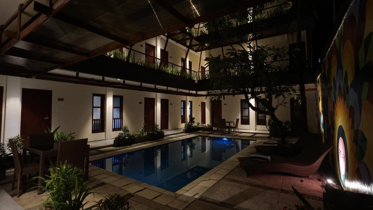Reddoorz Near Legian Street Hotel Ngoại thất bức ảnh